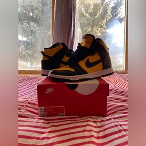 Nike dunk reverse golden rod/ brucelee